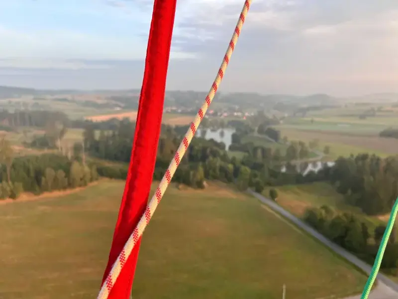 flat-red-line-20240909121106.webp)